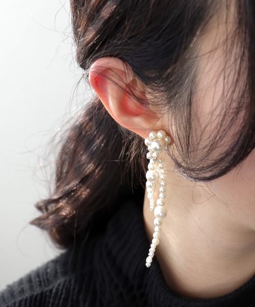 Three Four Time(スリーフォータイム)の「デコパールロングピアス【結婚式/フォーマル/入卒/デイリー】(ピアス(両耳用)・レディース・アイボリー・FREE)」の3枚目の写真