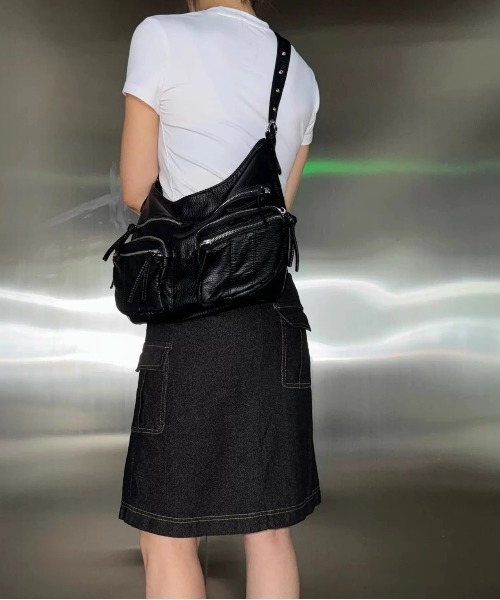 FREE STYLISTS（フリー スタイリスト）の「Y2K ハーフムーン多ポケットショルダーバッグ（ショルダーバッグ・レディース・ブラック・FREE）」の2枚目の写真
