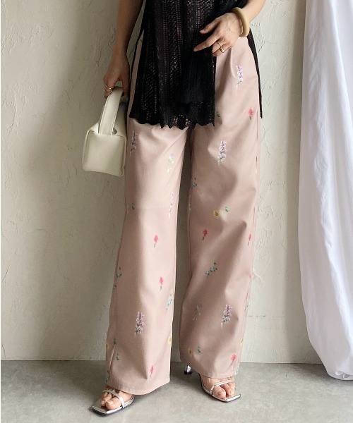 She's Closet（シーズクローゼット）の「ワイドフラワープリント花柄パンツ（その他パンツ・レディース・オフホワイト/ブラック/ネイビー/ベージュ・FREE）」の3枚目の写真