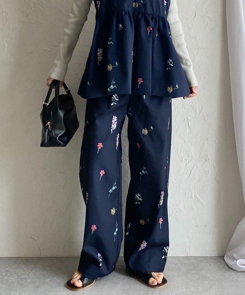 She's Closet（シーズクローゼット）の「ワイドフラワープリント花柄パンツ（その他パンツ・レディース・オフホワイト/ブラック/ネイビー/ベージュ・FREE）」の4枚目の写真