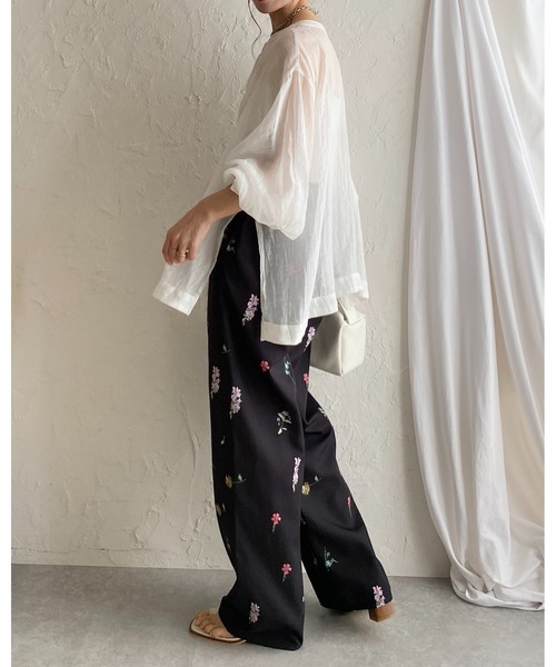 She's Closet（シーズクローゼット）の「ワイドフラワープリント花柄パンツ（その他パンツ・レディース・オフホワイト/ブラック/ネイビー/ベージュ・FREE）」の9枚目の写真