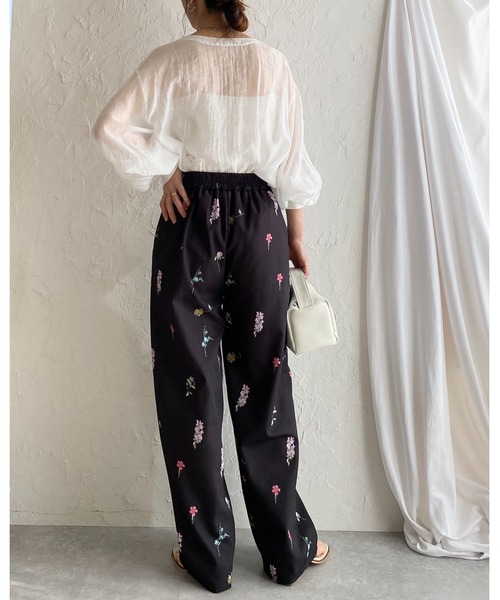 She's Closet（シーズクローゼット）の「ワイドフラワープリント花柄パンツ（その他パンツ・レディース・オフホワイト/ブラック/ネイビー/ベージュ・FREE）」の12枚目の写真