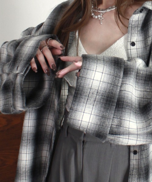 Reurie'（レウリィ）の「ワイドスリーブオックスシャツ / 長袖 レギュラーカラー 襟付き ブラウス 大人カジュアル シンプル 韓国ファッション ボリュームスリーブ（シャツ/ブラウス・レディース・ブラック/ブルー/ブラック系その他/グレー/ブラウン・FREE）」の18枚目の写真