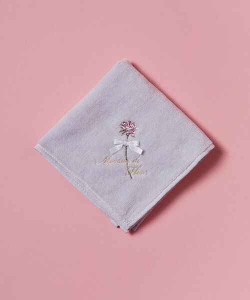Maison de FLEUR(メゾンドフルール)の「ローズ刺繍タオルハンカチ(ハンカチ/ハンドタオル・レディース・ライラック/ライトピンク/ブルー・FREE)」の1枚目の写真