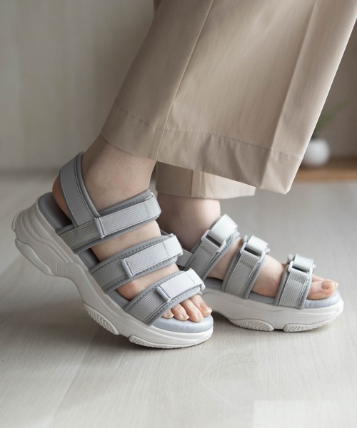 HusHusH（ハッシュアッシュ）の「HusHusH テープ使い厚底スポーツサンダル（サンダル・レディース・グレー/ブラック・S/M/L）」の5枚目の写真