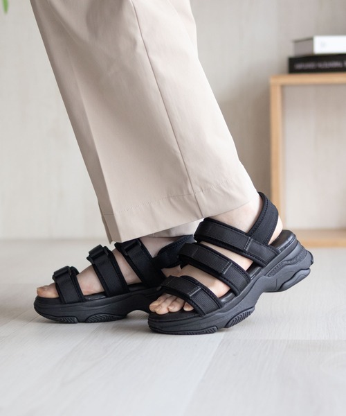 HusHusH（ハッシュアッシュ）の「HusHusH テープ使い厚底スポーツサンダル（サンダル・レディース・グレー/ブラック・S/M/L）」の7枚目の写真