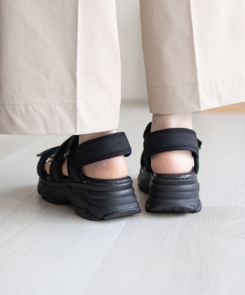 HusHusH（ハッシュアッシュ）の「HusHusH テープ使い厚底スポーツサンダル（サンダル・レディース・グレー/ブラック・S/M/L）」の9枚目の写真
