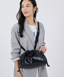 LeSportsac（レスポートサック）の「E/W CITY DRAWSTRING BAG  アップタウンブラックシャイン/ブラック（ショルダーバッグ）」