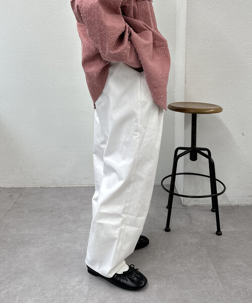 w closet(ダブルクローゼット)の「【2サイズ展開】イージーコクーンパンツ(その他パンツ・レディース・オフホワイト/ネイビー・2/1)」の5枚目の写真