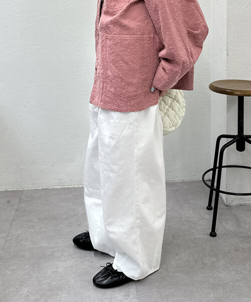w closet(ダブルクローゼット)の「【2サイズ展開】イージーコクーンパンツ(その他パンツ・レディース・オフホワイト/ネイビー・2/1)」の6枚目の写真