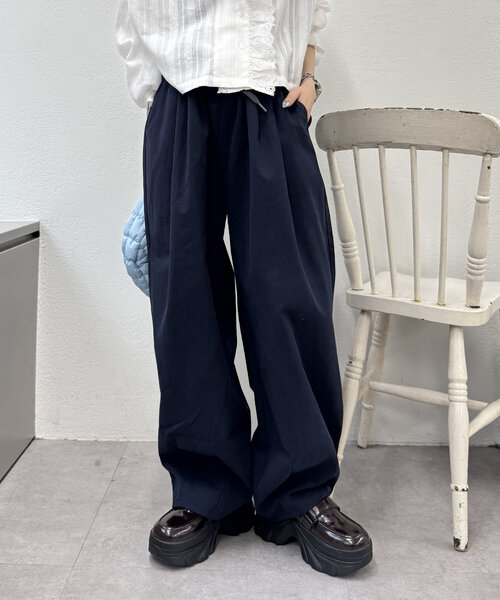 w closet(ダブルクローゼット)の「【2サイズ展開】イージーコクーンパンツ(その他パンツ・レディース・オフホワイト/ネイビー・2/1)」の16枚目の写真