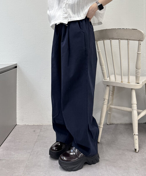 w closet(ダブルクローゼット)の「【2サイズ展開】イージーコクーンパンツ(その他パンツ・レディース・オフホワイト/ネイビー・2/1)」の17枚目の写真