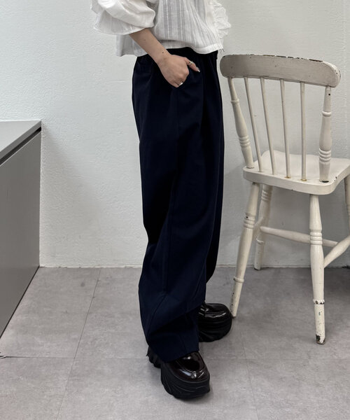 w closet(ダブルクローゼット)の「【2サイズ展開】イージーコクーンパンツ(その他パンツ・レディース・オフホワイト/ネイビー・2/1)」の18枚目の写真