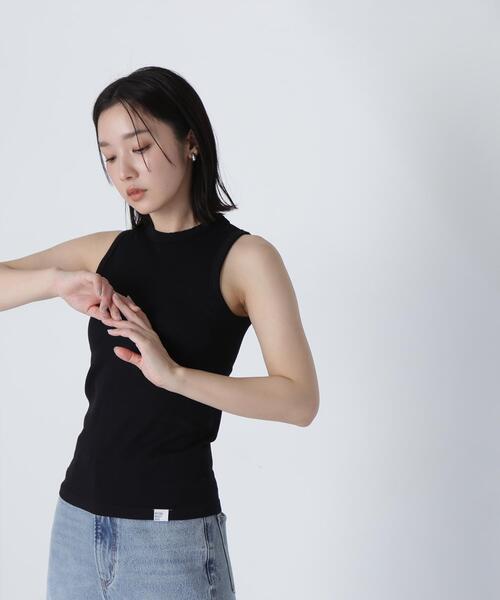 NATURAL BEAUTY BASIC(ナチュラルビューティーベーシック)の「◇カップインタンクシリーズ アメリカンスリーブ(タンクトップ・レディース・オフホワイト/ベージュ/ブラック・MEDIUM/SMALL)」の1枚目の写真