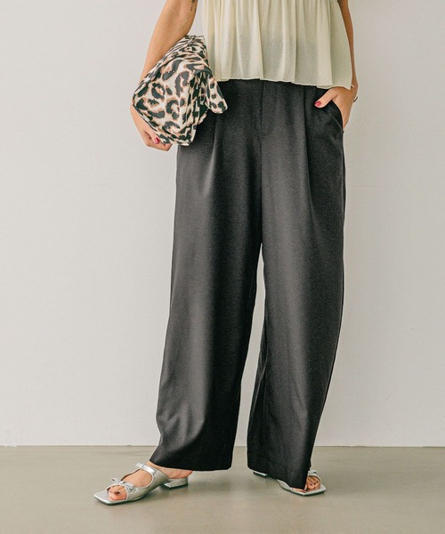 BAYFLOW（ベイフロー）の「[撥水加工・接触冷感・イージーケア・UVケア機能]RPワイドパンツ（その他パンツ・レディース・ブルー/グレイッシュベージュ/ブラック/イエロー・SMALL/MEDIUM）」の2枚目の写真