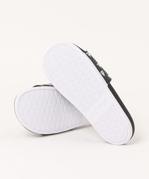adidas(アディダス)の「【adidas】シャワーサンダル ADILETTE COMFORT U(サンダル・メンズ・ブラック×ホワイト・25.5cm/26.5cm/27.5cm/28.5cm/29.5cm)」の3枚目の写真