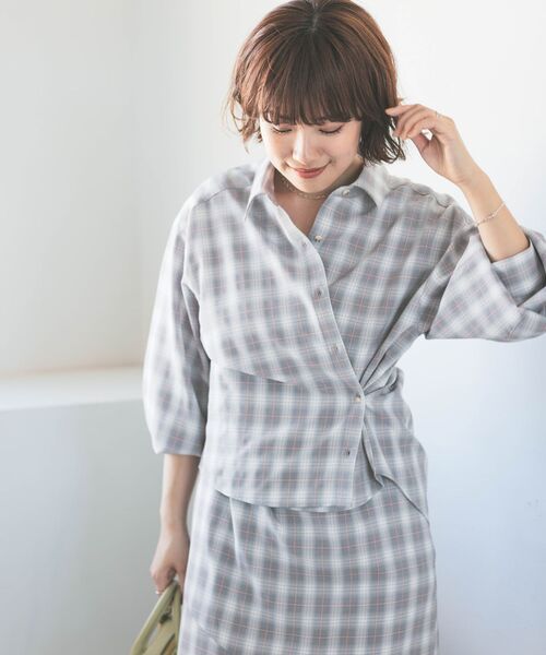COHINA(コヒナ)の「2wayカシュクールチェックシャツ 【低身長・小柄女性】(シャツ/ブラウス・レディース・ブラック/グレー/ベージュ・ONE SIZE)」の4枚目の写真