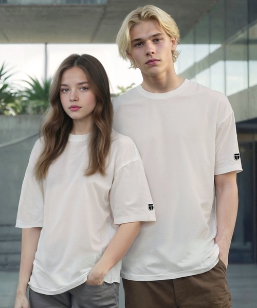 NEWTRAL PRODUCTS(ニュートラルプロダクツ)の「NEWTRAL(ニュートラル)/205 5.6oz スタンダードエンブレムT/サイズ展開多数 コットン 無地 半袖 Tシャツ(Tシャツ/カットソー・レディース・ブラック/ライトブルー/ブルー/レッド/アッシュグレー/グレー/ネイビー/チャコールグレー/ホワイト/ダークグリーン/サンドベージュ/ライトピンク・S/M/L/XL/XXL)」の1枚目の写真