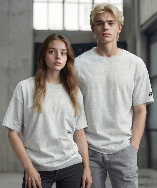 NEWTRAL PRODUCTS(ニュートラルプロダクツ)の「NEWTRAL(ニュートラル)/205 5.6oz スタンダードエンブレムT/サイズ展開多数 コットン 無地 半袖 Tシャツ(Tシャツ/カットソー・レディース・ブラック/ライトブルー/ブルー/レッド/アッシュグレー/グレー/ネイビー/チャコールグレー/ホワイト/ダークグリーン/サンドベージュ/ライトピンク・S/M/L/XL/XXL)」の4枚目の写真