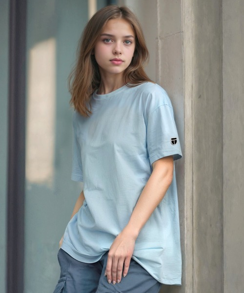 NEWTRAL PRODUCTS(ニュートラルプロダクツ)の「NEWTRAL(ニュートラル)/205 5.6oz スタンダードエンブレムT/サイズ展開多数 コットン 無地 半袖 Tシャツ(Tシャツ/カットソー・レディース・ブラック/ライトブルー/ブルー/レッド/アッシュグレー/グレー/ネイビー/チャコールグレー/ホワイト/ダークグリーン/サンドベージュ/ライトピンク・S/M/L/XL/XXL)」の8枚目の写真