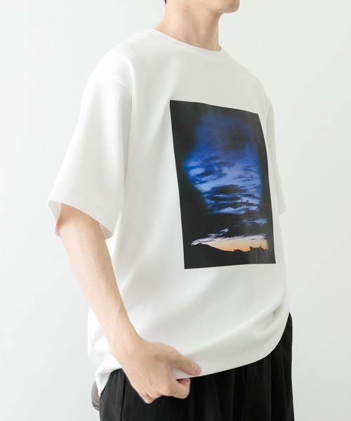ITEMS URBANRESEARCH（アイテムズ アーバンリサーチ）の「Art Graphic ポンチTシャツ Dawn（Tシャツ/カットソー・メンズ・ブラック/ホワイト・MEDIUM/LARGE）」の4枚目の写真