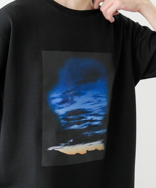 ITEMS URBANRESEARCH（アイテムズ アーバンリサーチ）の「Art Graphic ポンチTシャツ Dawn（Tシャツ/カットソー・メンズ・ブラック/ホワイト・MEDIUM/LARGE）」の10枚目の写真
