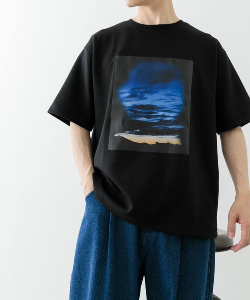 ITEMS URBANRESEARCH（アイテムズ アーバンリサーチ）の「Art Graphic ポンチTシャツ Dawn（Tシャツ/カットソー・メンズ・ブラック/ホワイト・MEDIUM/LARGE）」の11枚目の写真