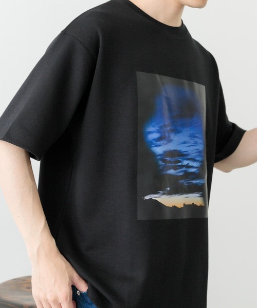 ITEMS URBANRESEARCH（アイテムズ アーバンリサーチ）の「Art Graphic ポンチTシャツ Dawn（Tシャツ/カットソー・メンズ・ブラック/ホワイト・MEDIUM/LARGE）」の13枚目の写真