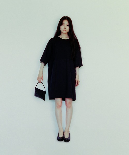 COSMIC WONDER(コズミックワンダー)の「Tangis cotton long open-back T-shirt dress(ワンピース・レディース・ブラック・FREE)」の2枚目の写真