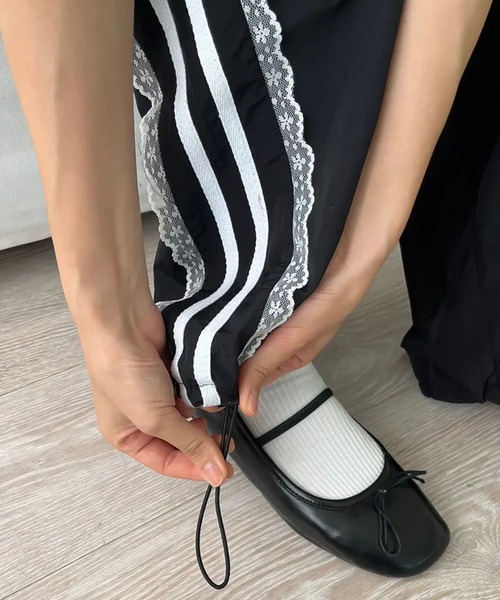 Girly Doll(ガーリードール)の「サイドレースラインパンツ(その他パンツ・レディース・ホワイト/ブラック・F)」の8枚目の写真
