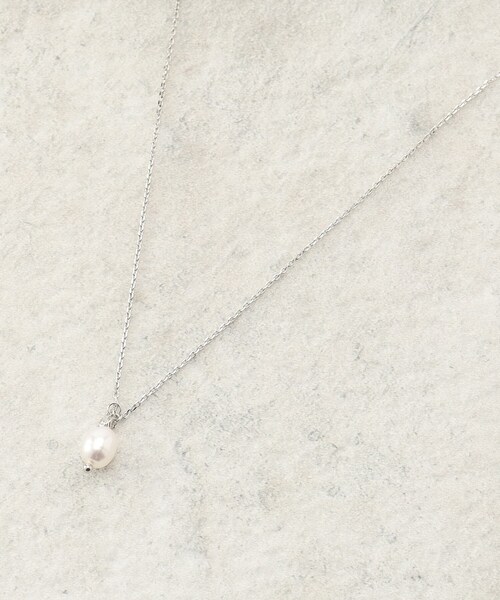 OPAQUE.CLIP（オペークドットクリップ）の「淡水×ビジューショートネックレス（ネックレス・レディース・ゴールド/シルバー・00）」の2枚目の写真