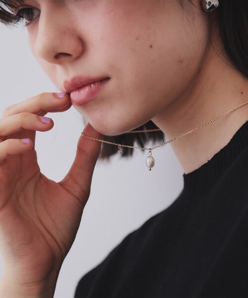 OPAQUE.CLIP（オペークドットクリップ）の「淡水×ビジューショートネックレス（ネックレス・レディース・ゴールド/シルバー・00）」の3枚目の写真