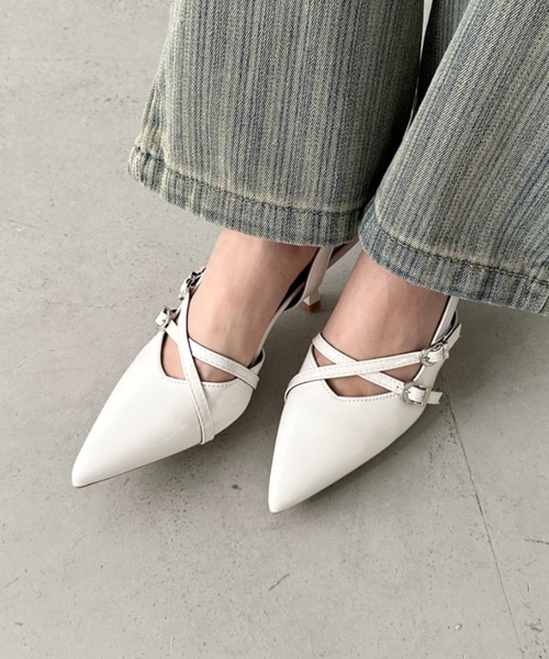 Bamm（バム）の「ダブルベルトポインテッドトゥパンプス（パンプス・レディース・レッド/アイボリー/ブラック・23.5cm/24.5cm）」の6枚目の写真