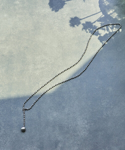 Jena espace merveilleux（ジェナ　エスパスメルヴェイユ）の「スライドボールチェーンネックレス（リング・レディース・シルバー/ゴールド・FREE）」の4枚目の写真