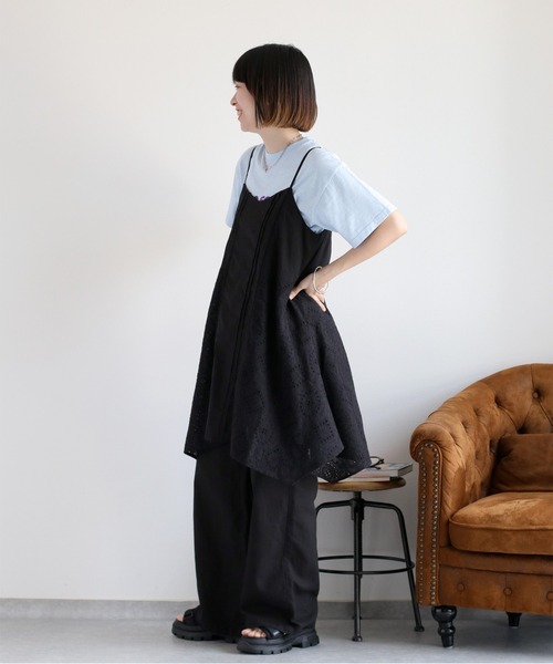 cepo(セポ)の「スカラップ刺繍キャミワンピース(ワンピース・レディース・オフホワイト/ブラック・M)」の4枚目の写真