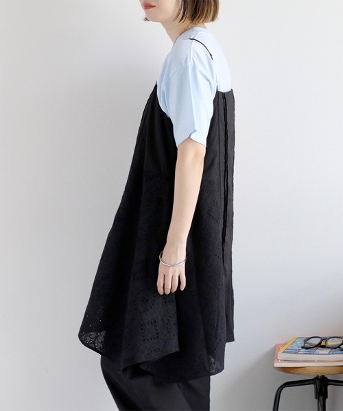 cepo(セポ)の「スカラップ刺繍キャミワンピース(ワンピース・レディース・オフホワイト/ブラック・M)」の10枚目の写真