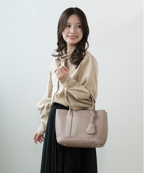 cache cache(カシュ カシュ)の「cache cache カシュカシュ ショルダー付きパーテーショントート(トートバッグ・レディース・ベージュ/ホワイト×ブラック/ブラック/グレー系その他/ベージュ系その他・FREE)」の7枚目の写真
