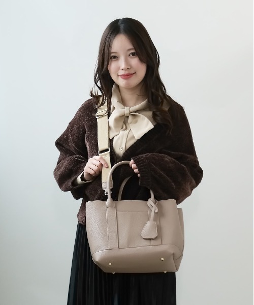 cache cache(カシュ カシュ)の「cache cache カシュカシュ ショルダー付きパーテーショントート(トートバッグ・レディース・ベージュ/ホワイト×ブラック/ブラック/グレー系その他/ベージュ系その他・FREE)」の6枚目の写真