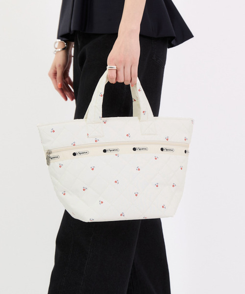 LeSportsac(レスポートサック)の「MEDIUM MULTI TOTE ハミングリップスキルト(トートバッグ・レディース・ホワイト・FREE)」の3枚目の写真