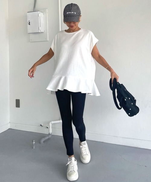 CHERI since1985（シェリ）の「裾フリルフレンチスリーブＴ（Tシャツ/カットソー・レディース・ブラック/ホワイト・FREE）」の3枚目の写真