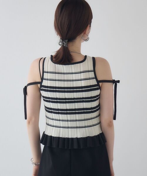 kivi(キヴィ)の「frills border knit(タンクトップ・レディース・ベージュ/グリーン/ホワイト・FREE)」の6枚目の写真