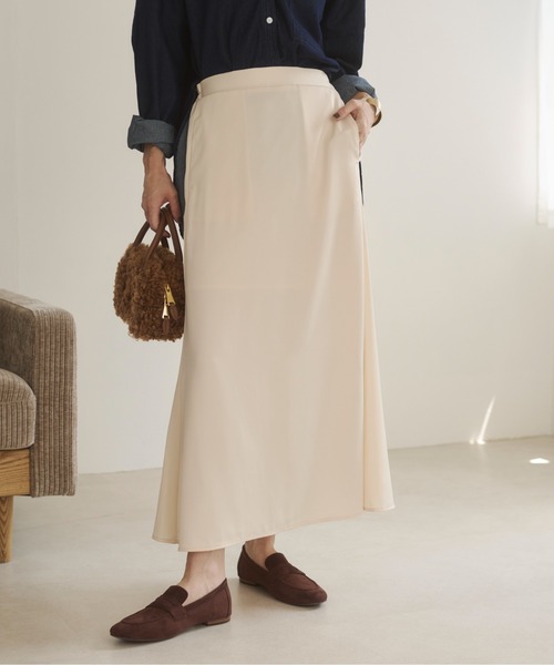 ANGIE(アンジー)の「【セットアップ対応】サテン マーメイド フレアスカート(スカート・レディース・ブラック/ブラウン/ベージュ・MEDIUM/LARGE)」の7枚目の写真