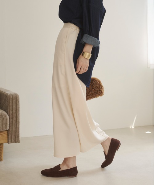 ANGIE(アンジー)の「【セットアップ対応】サテン マーメイド フレアスカート(スカート・レディース・ブラック/ブラウン/ベージュ・MEDIUM/LARGE)」の8枚目の写真