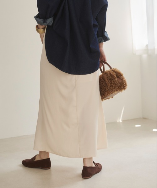 ANGIE(アンジー)の「【セットアップ対応】サテン マーメイド フレアスカート(スカート・レディース・ブラック/ブラウン/ベージュ・MEDIUM/LARGE)」の9枚目の写真