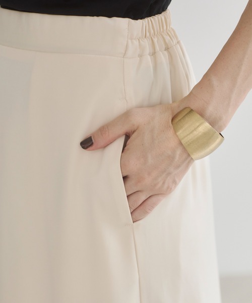 ANGIE(アンジー)の「【セットアップ対応】サテン マーメイド フレアスカート(スカート・レディース・ブラック/ブラウン/ベージュ・MEDIUM/LARGE)」の20枚目の写真