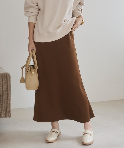 ANGIE(アンジー)の「【セットアップ対応】サテン マーメイド フレアスカート(スカート・レディース・ブラック/ブラウン/ベージュ・MEDIUM/LARGE)」の12枚目の写真