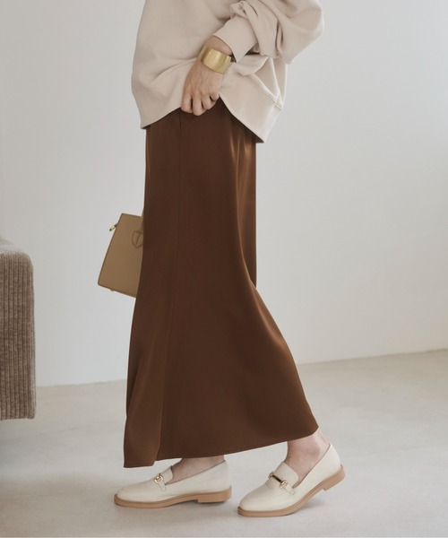 ANGIE(アンジー)の「【セットアップ対応】サテン マーメイド フレアスカート(スカート・レディース・ブラック/ブラウン/ベージュ・MEDIUM/LARGE)」の13枚目の写真