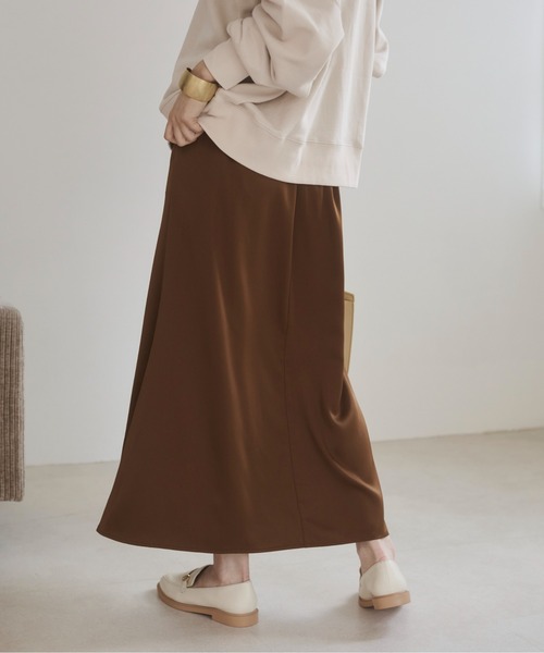 ANGIE(アンジー)の「【セットアップ対応】サテン マーメイド フレアスカート(スカート・レディース・ブラック/ブラウン/ベージュ・MEDIUM/LARGE)」の14枚目の写真