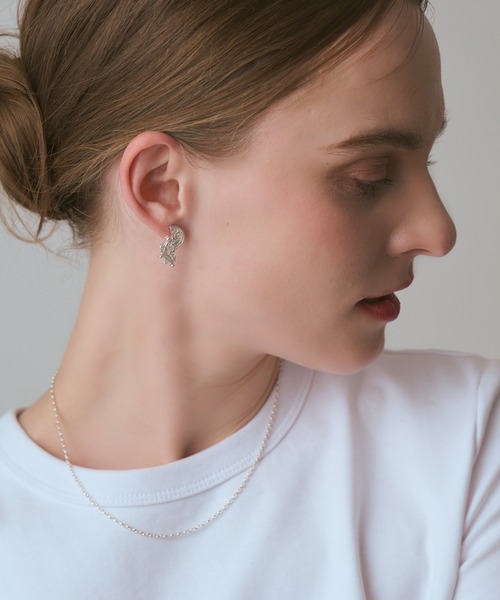 agete（アガット）の「シルバーパールピアス（ピアス（両耳用）・レディース・ライトグレー・FREE）」の2枚目の写真