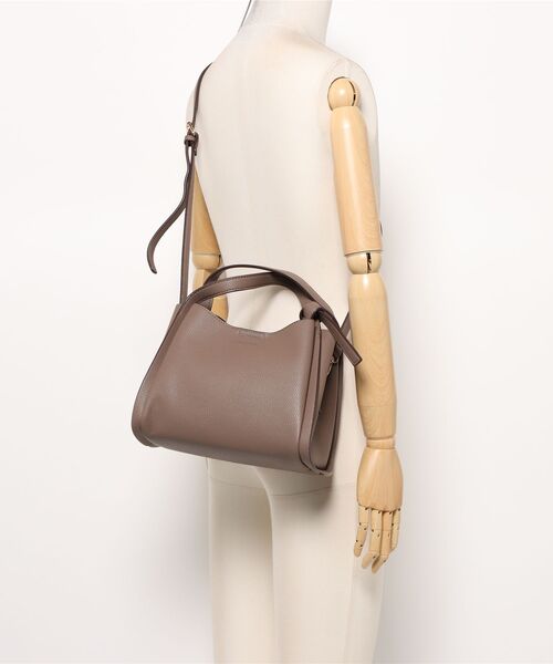 Jewelna Rose(ジュエルナローズ)の「JEWELNA by Jewelna Rose アオリハンドバッグ 16284(トートバッグ・レディース・ブラック/グレイッシュベージュ/ベージュ・FREE)」の4枚目の写真